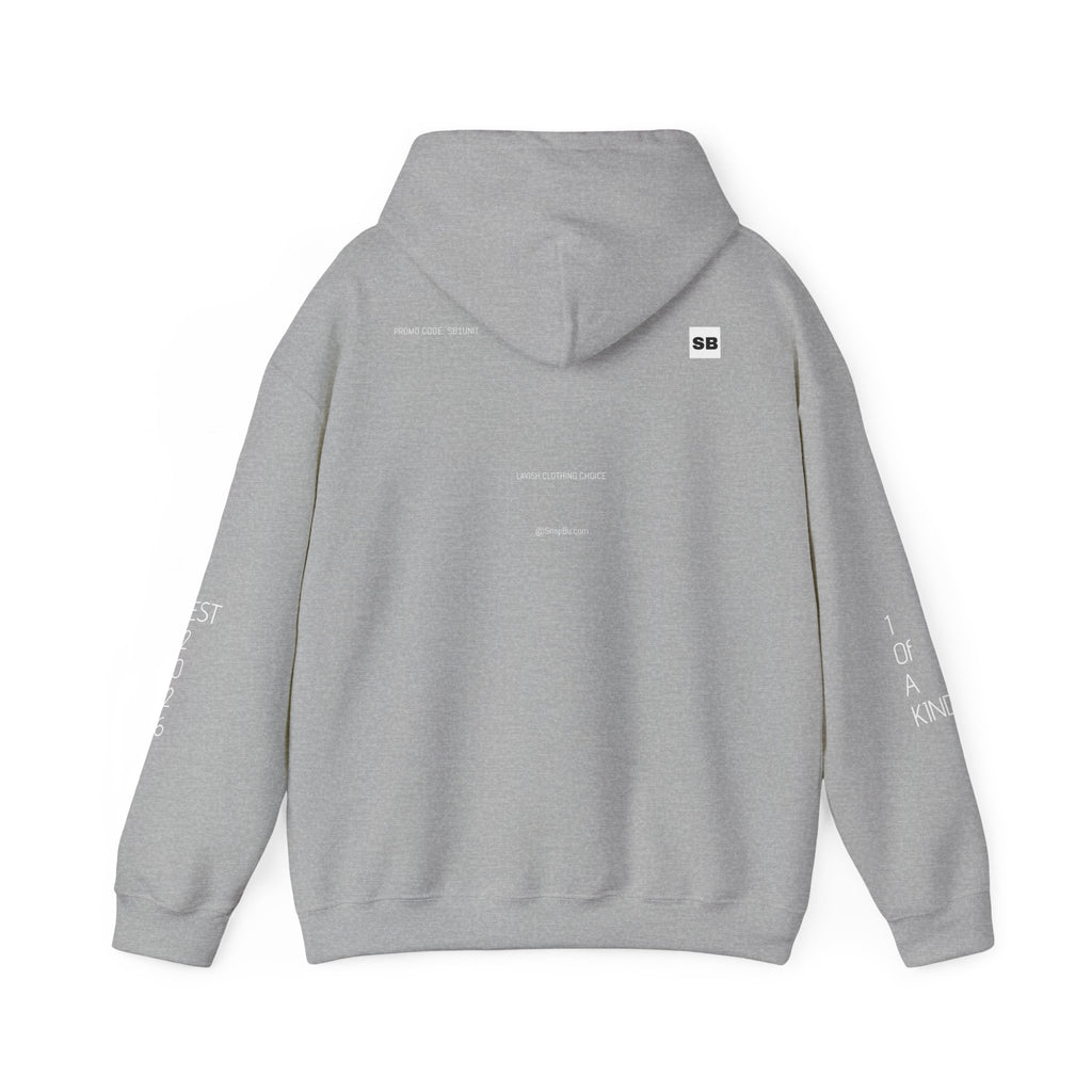 Minimalistisk 'SB' hættetrøje — Lille grafik på bryst og ryg, rent streetwear-pulloverdesign